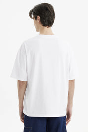 Polera oversize blanca de hombre lisa 100% algodón con mangas cortas y corte relajado