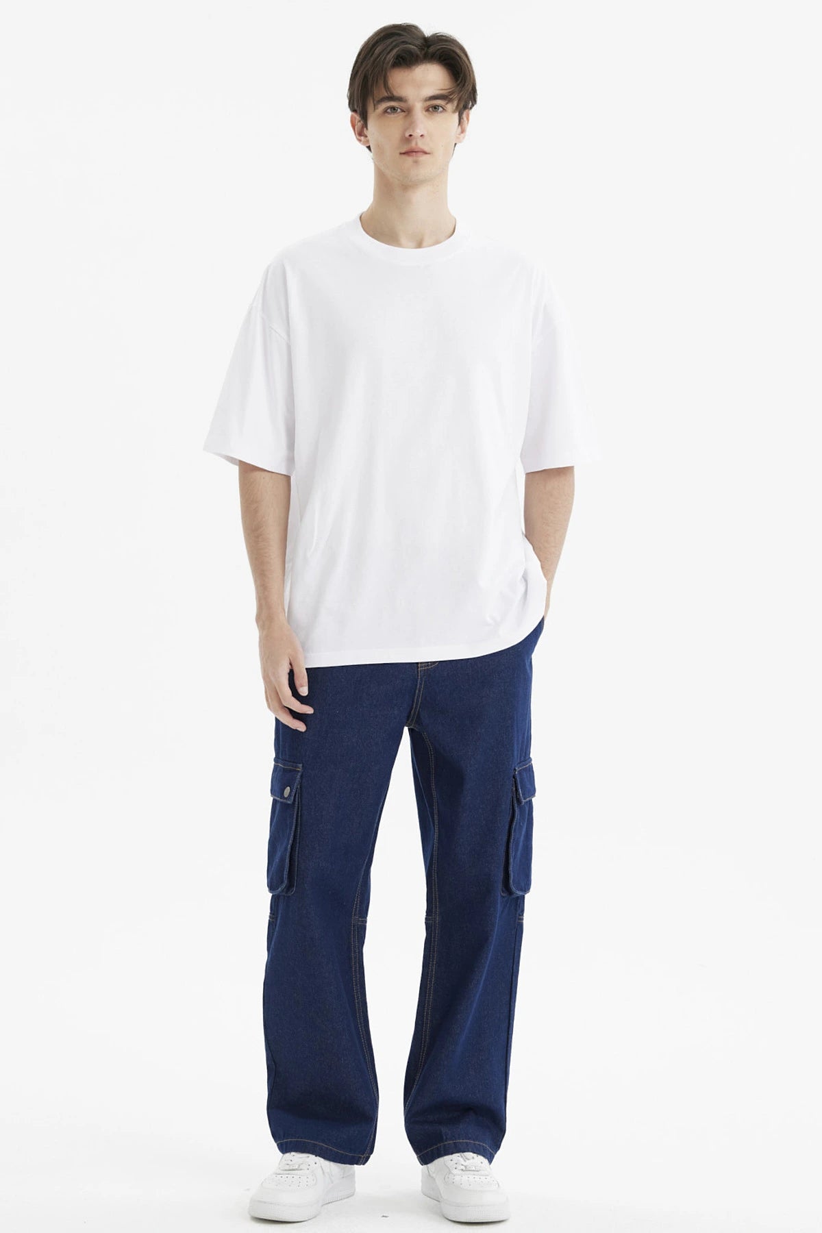Polera oversize blanca de hombre lisa 100% algodón con mangas cortas y corte relajado