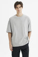 Polera oversize gris melange de hombre con diseño liso ideal para un look relajado y moderno