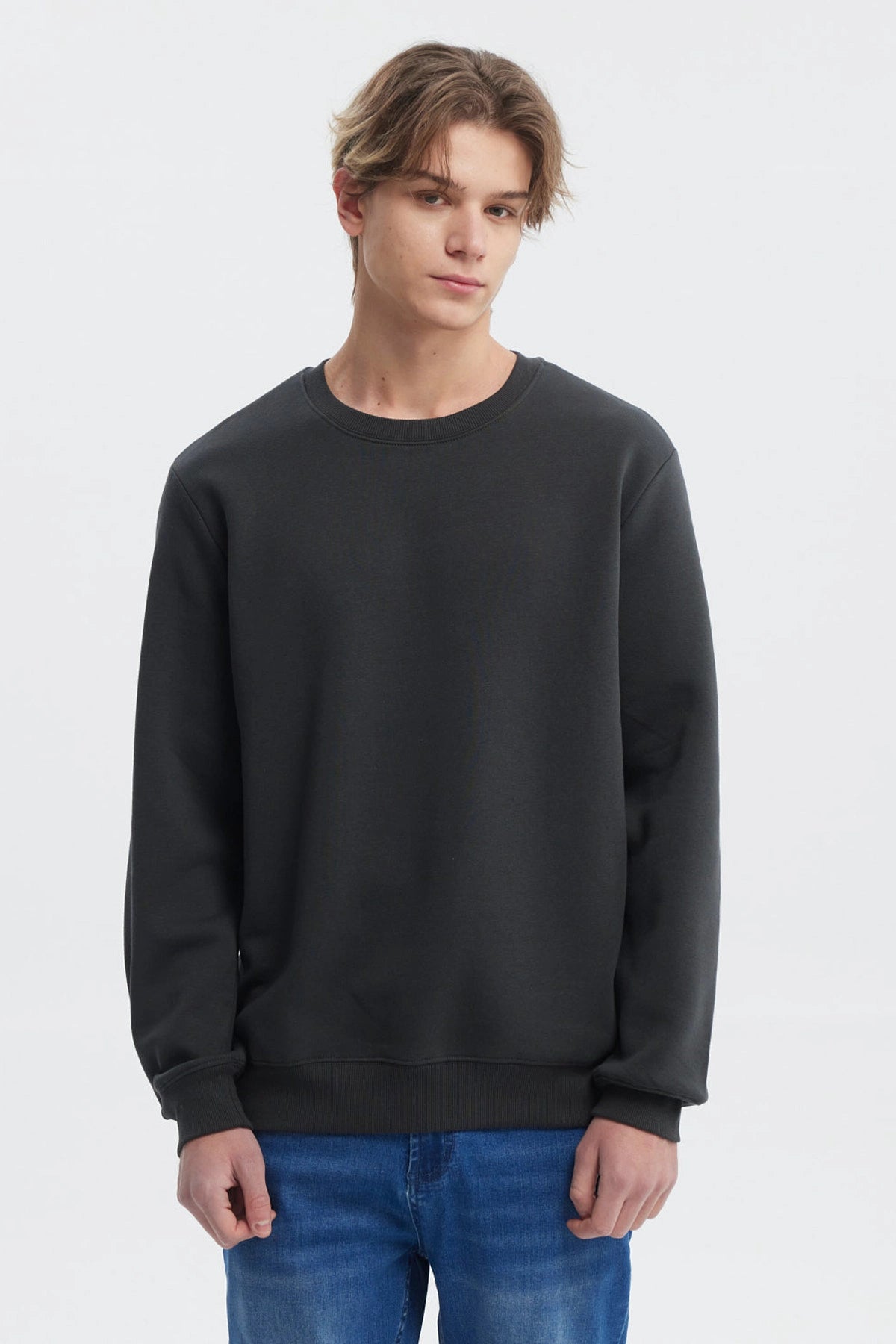 Polerón hombre color marengo liso diseño básico ajuste relajado sin estampado ideal para estilo casual diario