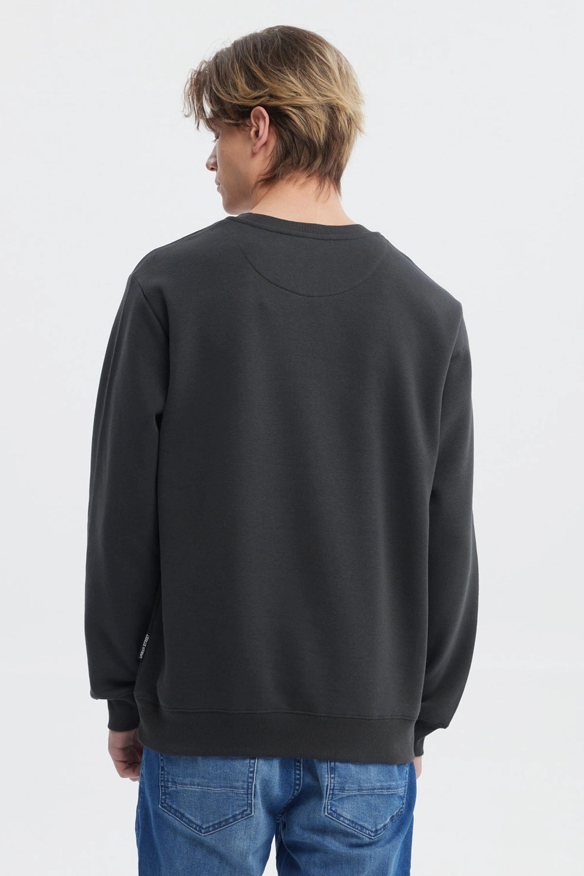 Polerón hombre color marengo liso diseño básico ajuste relajado sin estampado ideal para estilo casual diario