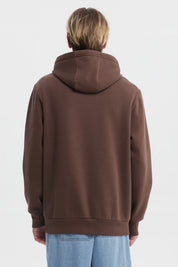 Polerón hoodie hombre chocolate liso con capucha ajustable y bolsillo canguro estilo casual urbano sin estampa visible