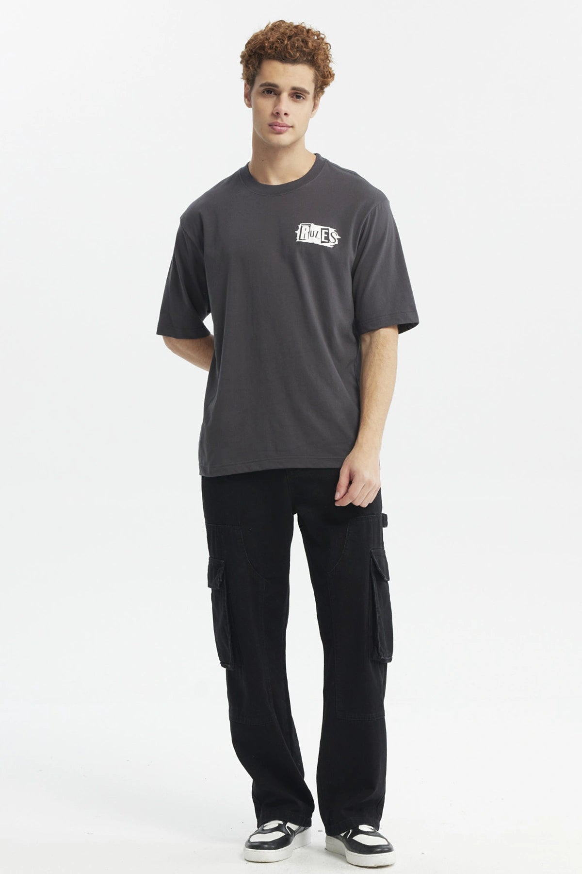 Polera oversize marengo para hombre con texto Rules en el pecho estilo casual urbano ideal para cualquier ocasi_x001F_n