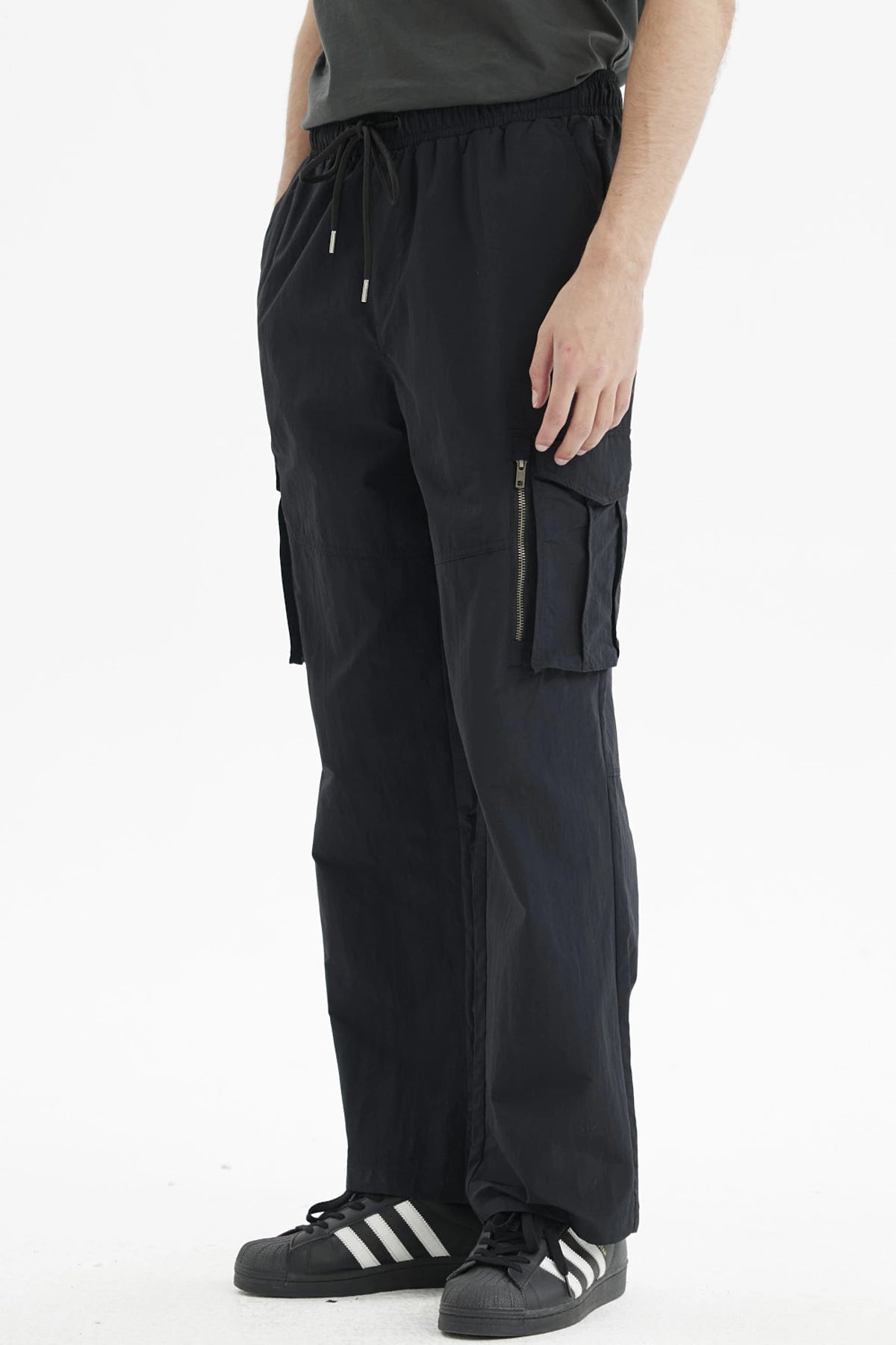 Pantalón Hombre Cargo Parachute Negro