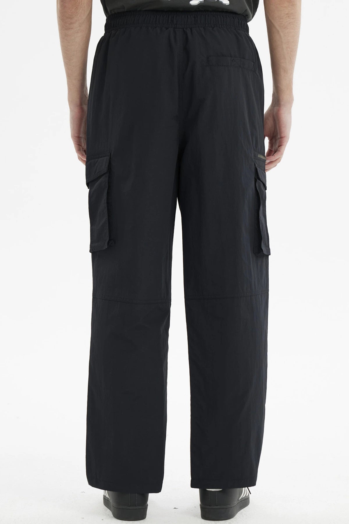 Pantalón Hombre Cargo Parachute Negro