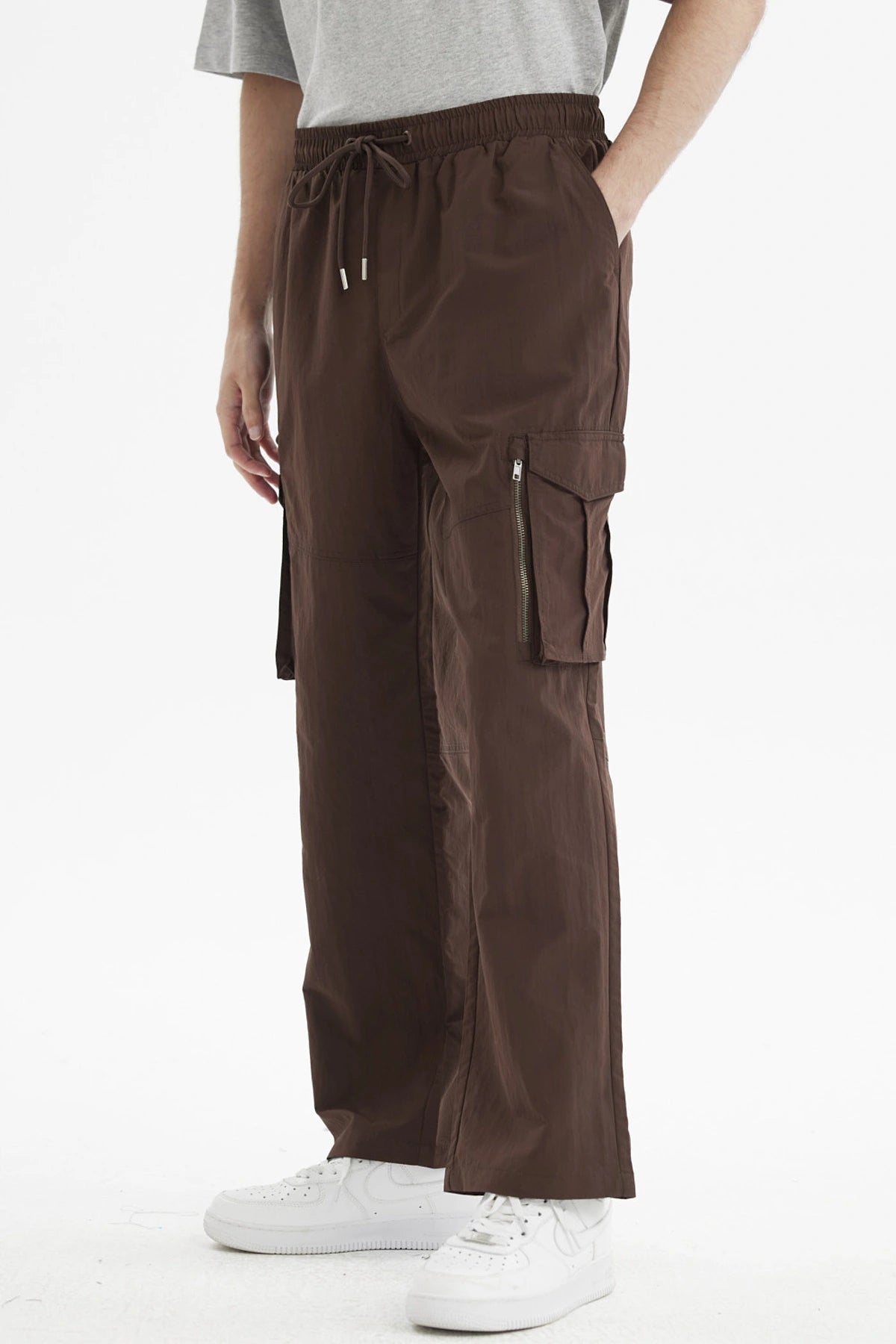 Pantalón Hombre Cargo Parachute Chocolate