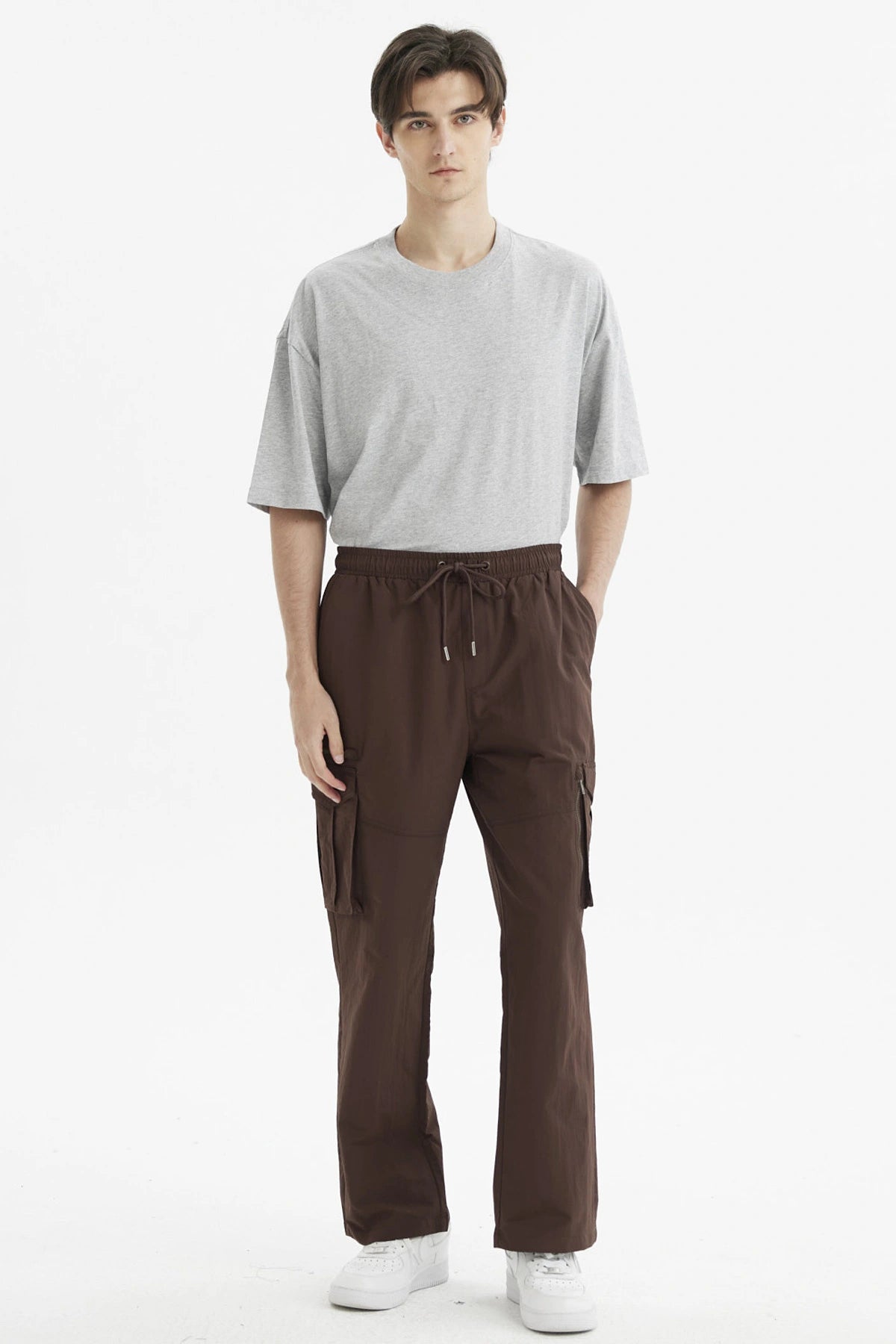 Pantalón Hombre Cargo Parachute Chocolate