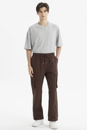 Pantalón Hombre Cargo Parachute Chocolate