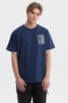 Polera azul hombre regular fit con letra B blanca grande estilo gótico en el pecho sin estampas adicionales lisa