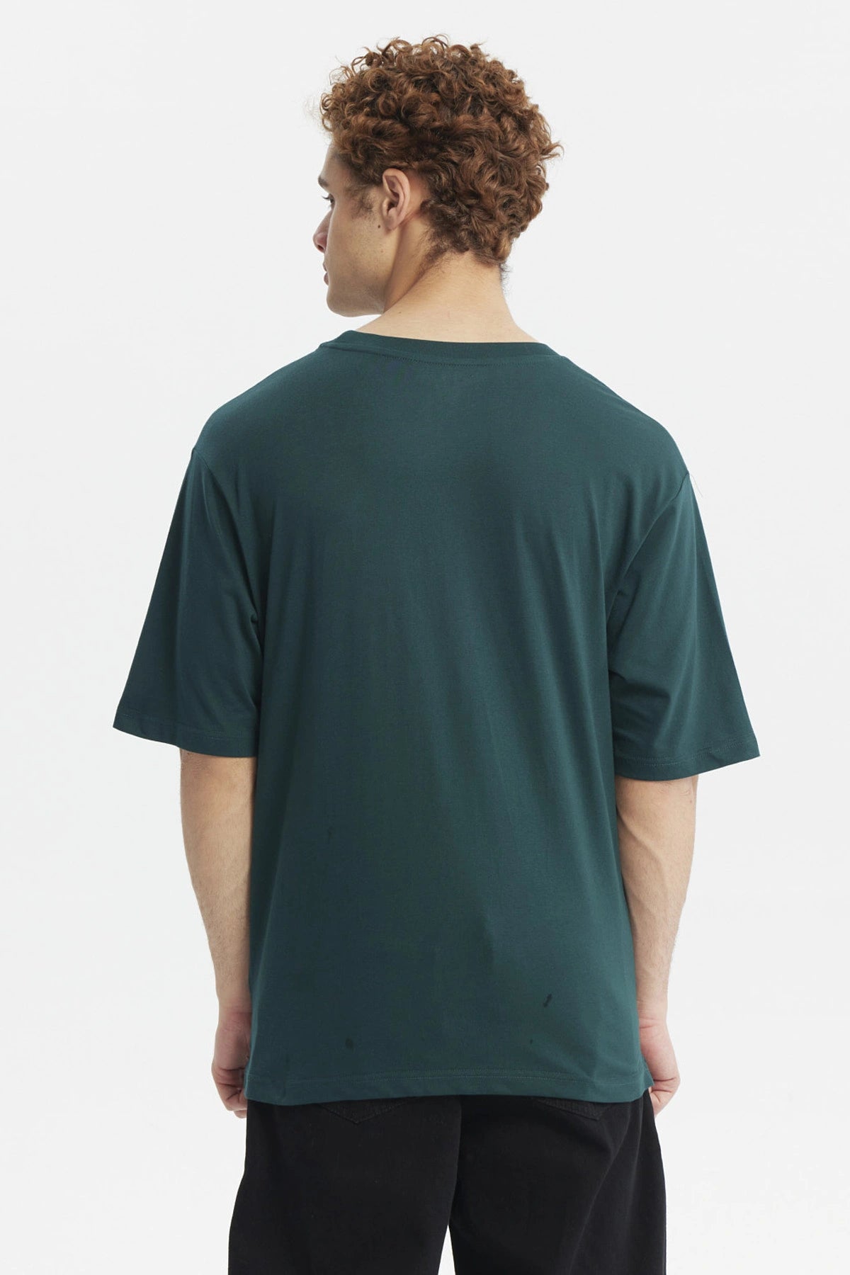 Polera juvenil verde con diseño vintage amarillo al frente texto Original Design estilo gráfico retro
