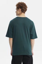 Polera juvenil verde con diseño vintage amarillo al frente texto Original Design estilo gráfico retro