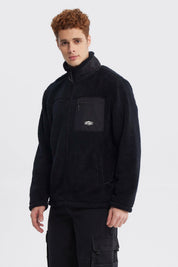 Polar negro juvenil slim para hombre con bolsillo en el pecho prenda lisa y cálida ideal para días fríos