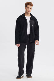 Polar negro juvenil slim para hombre con bolsillo en el pecho prenda lisa y cálida ideal para días fríos