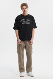 Polera negra slim para hombre con texto 'FULLY ENJOY HOLIDAY HAPPY MOMENTS On The Hawaiian Islands' en el frente