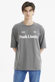 Polera slim marengo con texto Push Limits en el pecho estilo casual y relajado ideal para el día a día