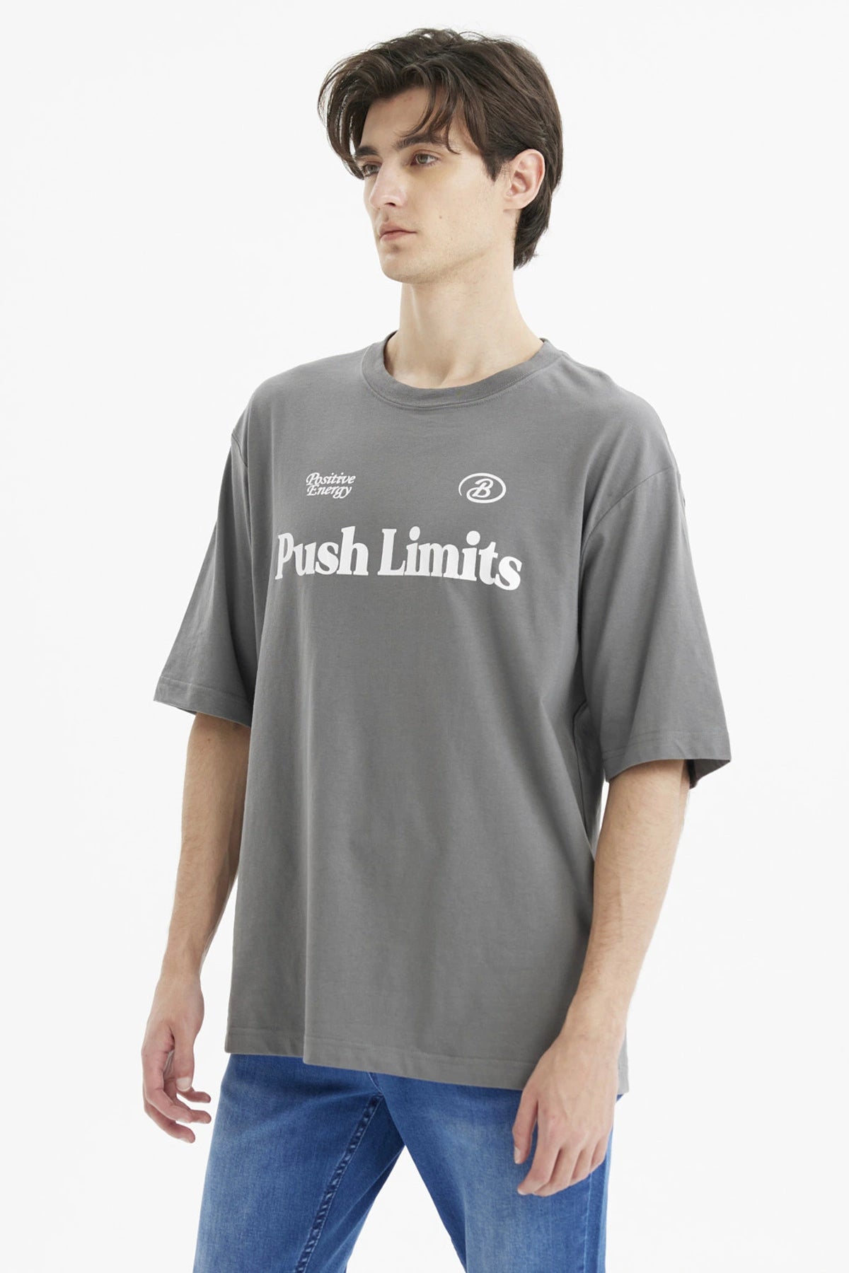 Polera slim marengo con texto Push Limits en el pecho estilo casual y relajado ideal para el día a día