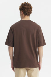Polera Hombre Label Pecho Chocolate