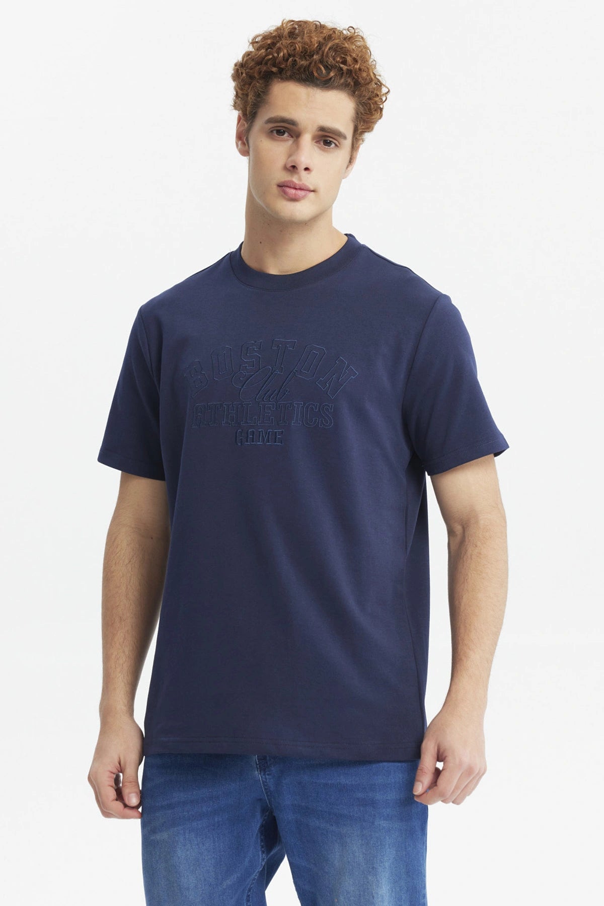 Polera azul de hombre con diseño en relieve 'Boston Club Athletics Game' al frente