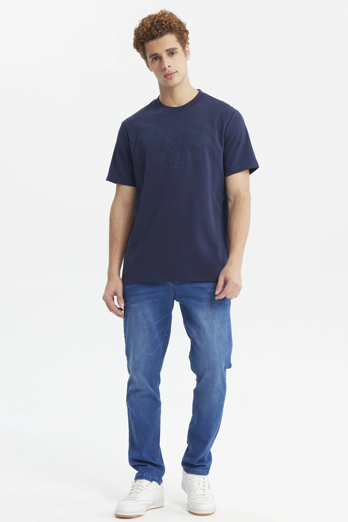 Polera azul de hombre con diseño en relieve 'Boston Club Athletics Game' al frente