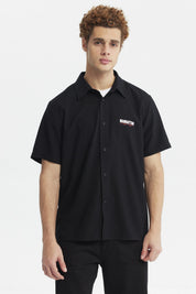 Camisa oversize negra para hombre con estampado Manhattan en el pecho estilo casual y relajado