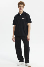 Camisa oversize negra para hombre con estampado Manhattan en el pecho estilo casual y relajado