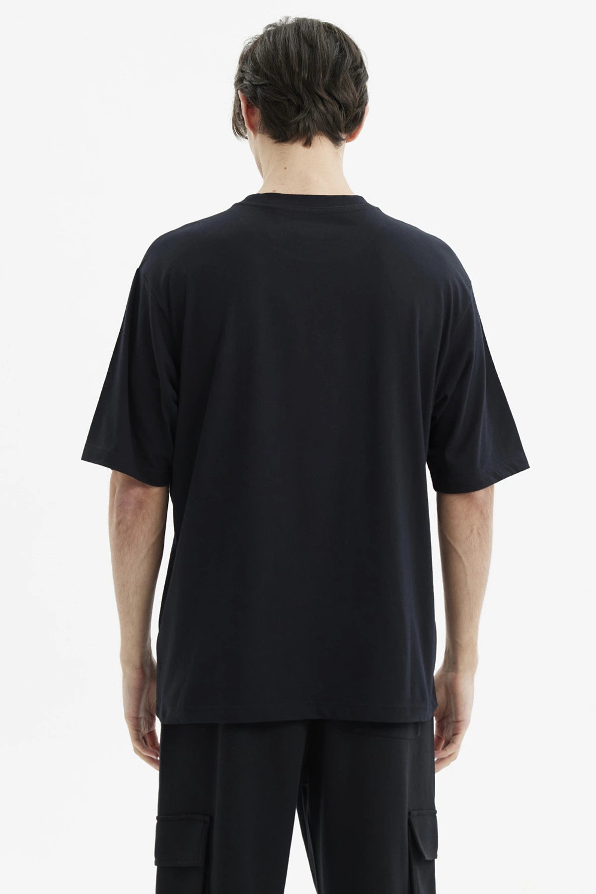 Polera oversize negra para hombre con texto Brooklyn Banks en el pecho estilo urbano moderno