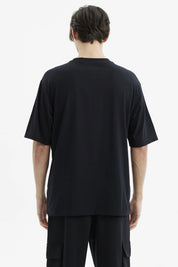Polera oversize negra para hombre con texto Brooklyn Banks en el pecho estilo urbano moderno