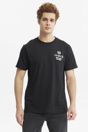 Polera negra para hombre con texto blanco New York City NYC Insider Brooklyn en el pecho estilo casual y urbano