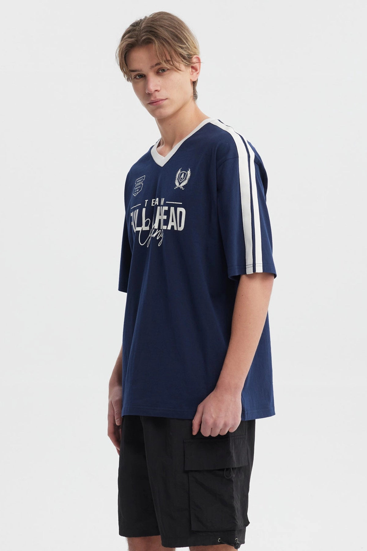 Polera oversize azul para hombre con texto Team Full Ahead Cycling en el frente estilo deportivo