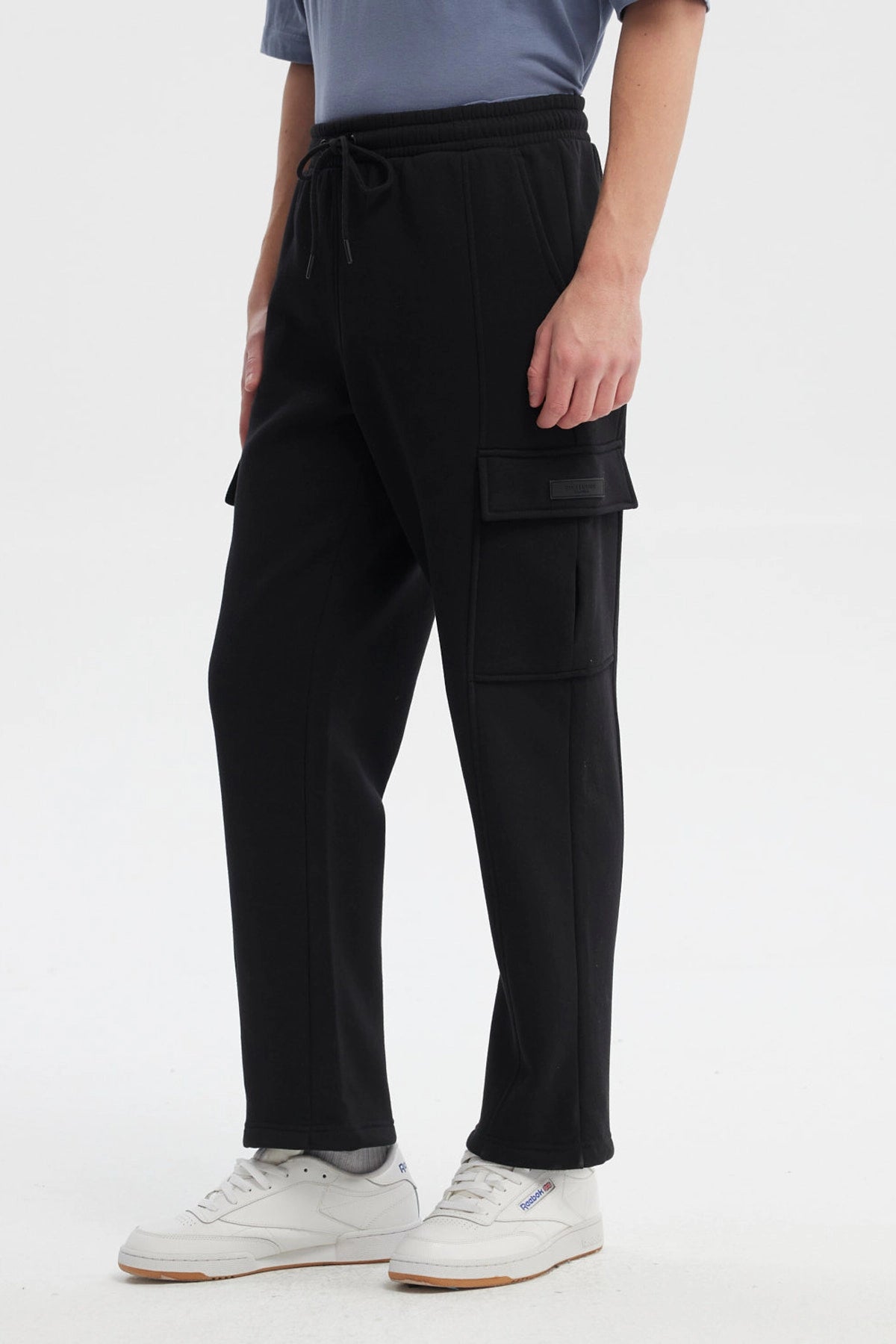 Pantalón Buzo Hombre Calce Recto Negro