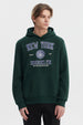 Polerón verde con capucha y estampado frontal grande de estilo universitario que dice New York Brooklyn Extraordinary