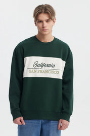 Polerón oversize verde con cuello redondo y estampado California San Francisco en el pecho estilo casual