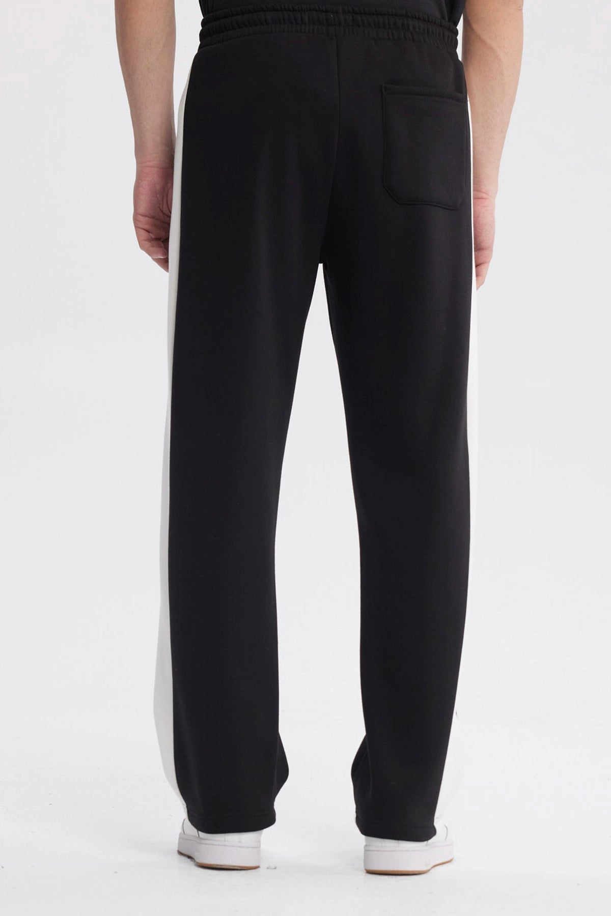 Pantalón Buzo Hombre Calce Recto Negro