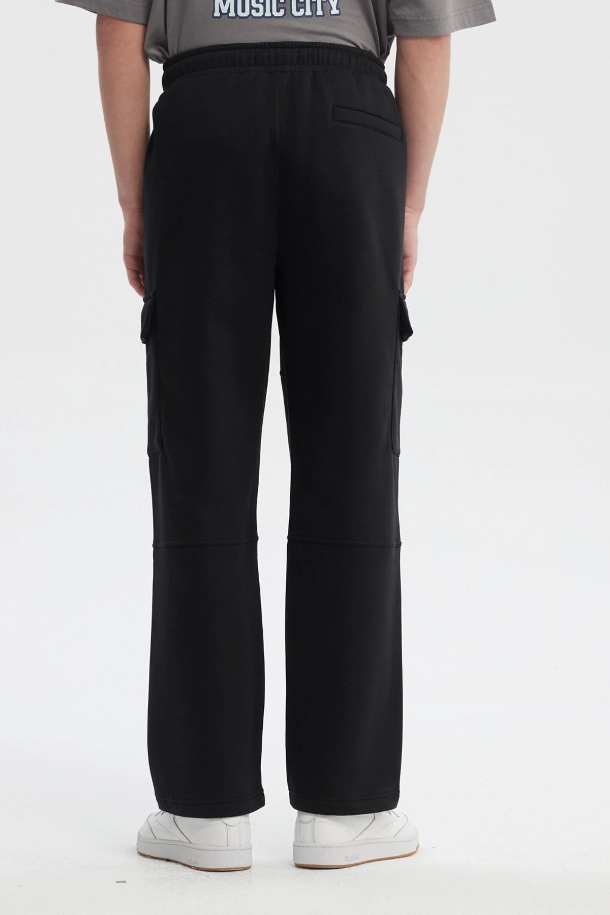 Pantalón Buzo Hombre Calce Recto Negro