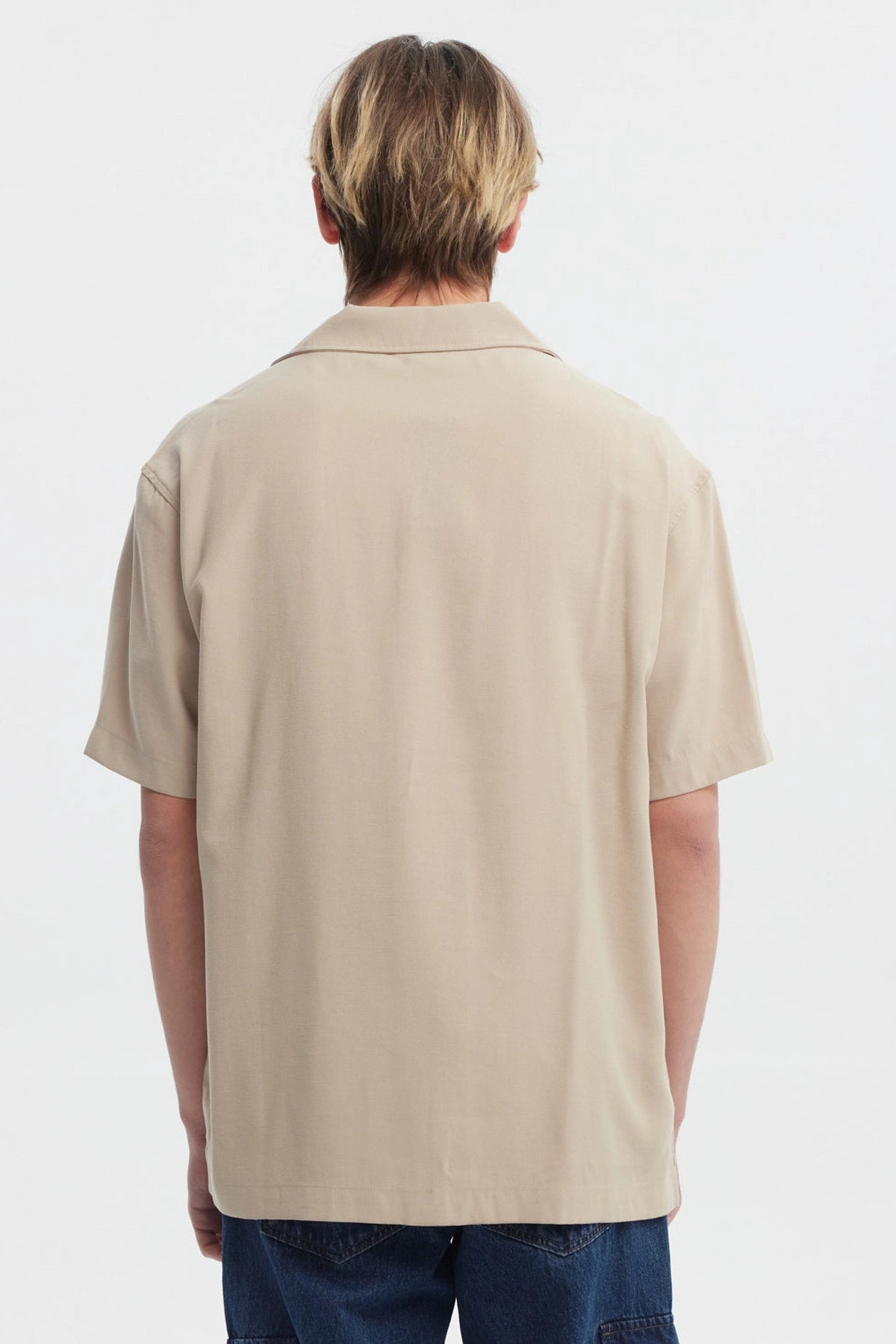 Camisa oversize kaki para hombre con bolsillo en el pecho y texto Youth Culture en blanco estilo casual urbana