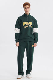 Polerón oversize verde con half zipper y texto Authentic en el pecho estilo universitario en amarillo y blanco