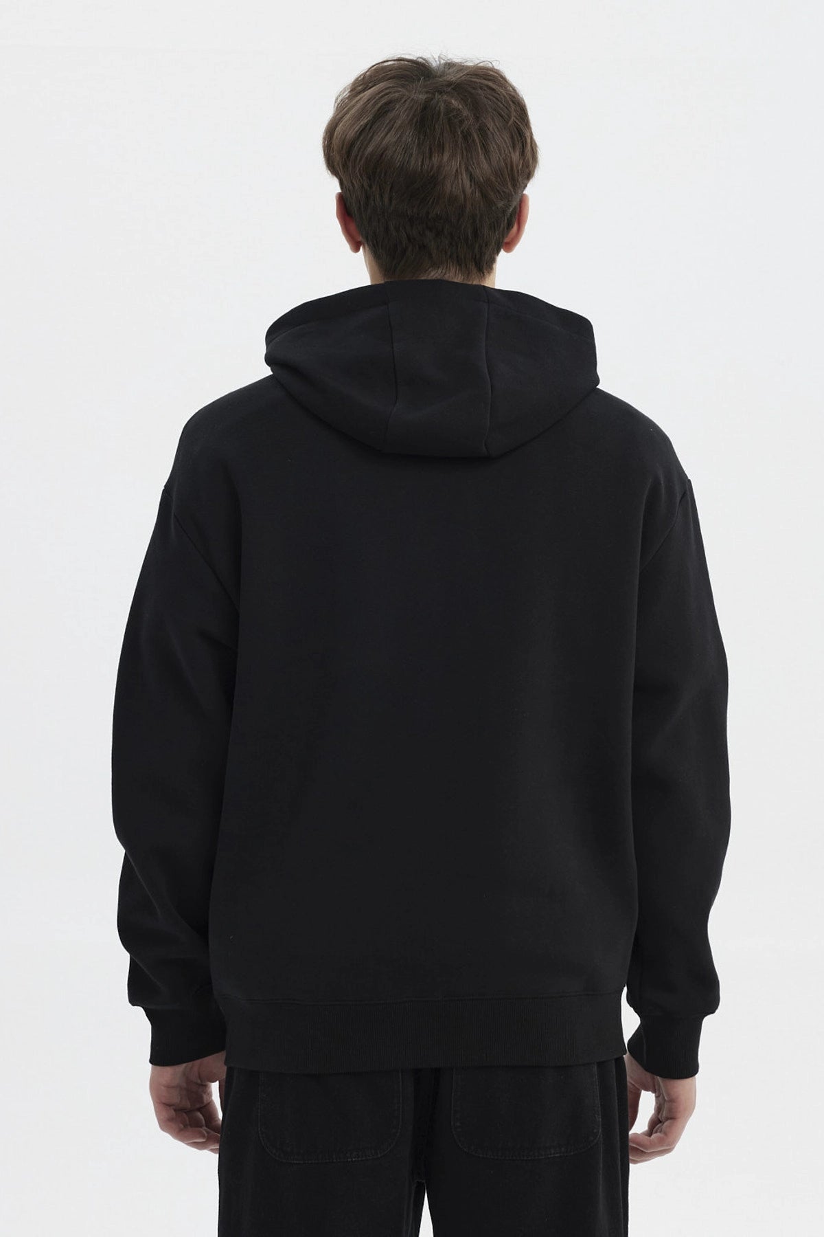 Polerón Hombre Slim Con Gorro Negro