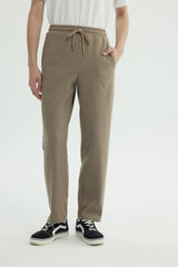 Pantalón Buzo Hombre Slim Kaki