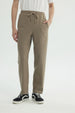 Pantalón Buzo Hombre Slim Kaki