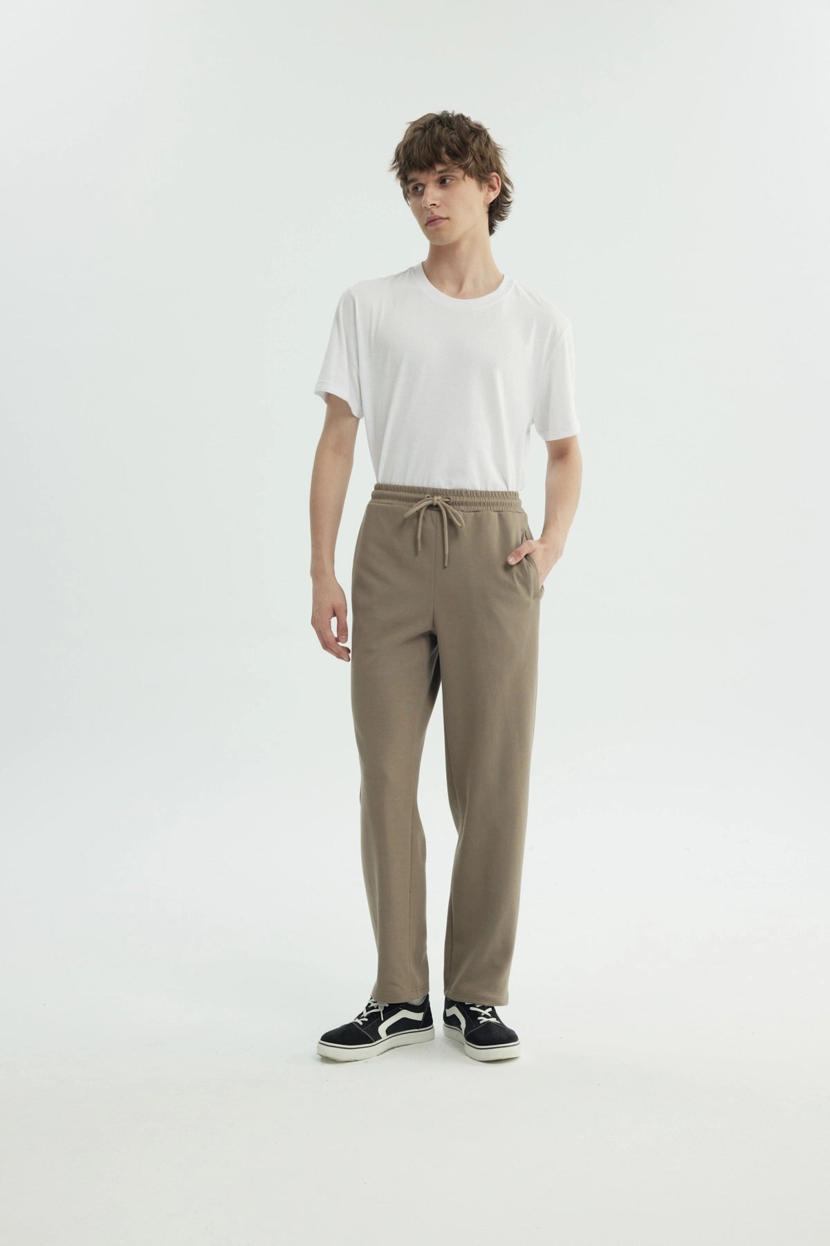 Pantalón Buzo Hombre Slim Kaki