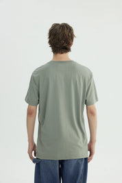 Polera Hombre Regular Verde Piedra