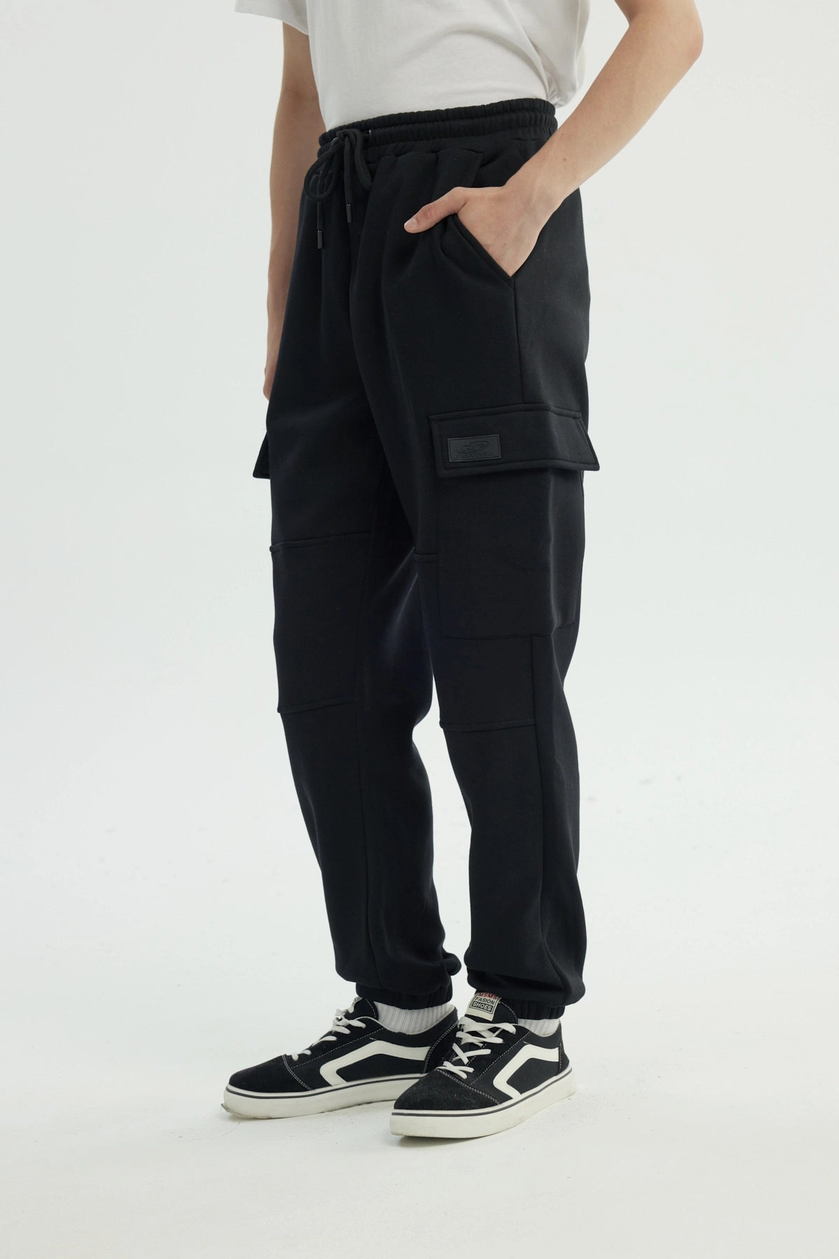 Pantalón Buzo Hombre Calce Recto Negro