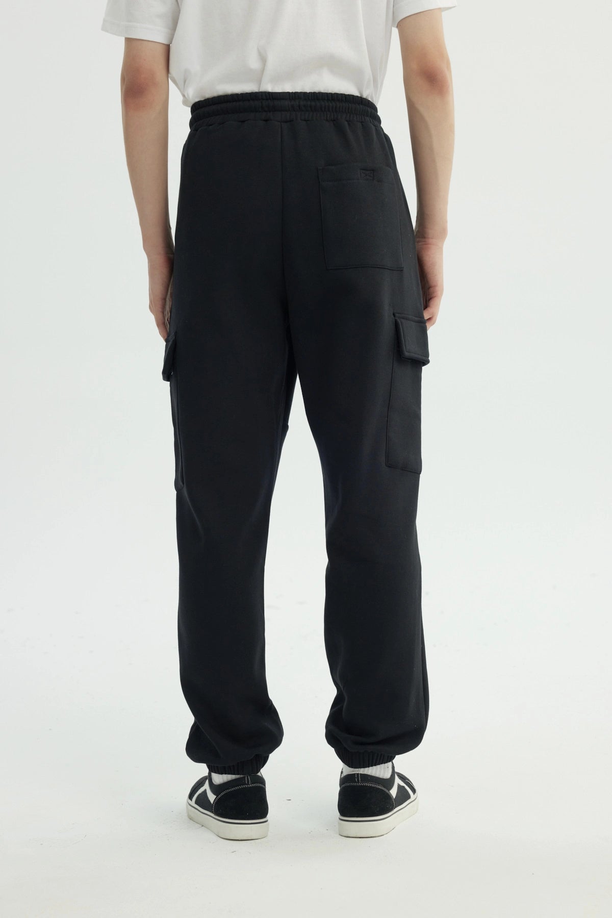 Pantalón Buzo Hombre Calce Recto Negro