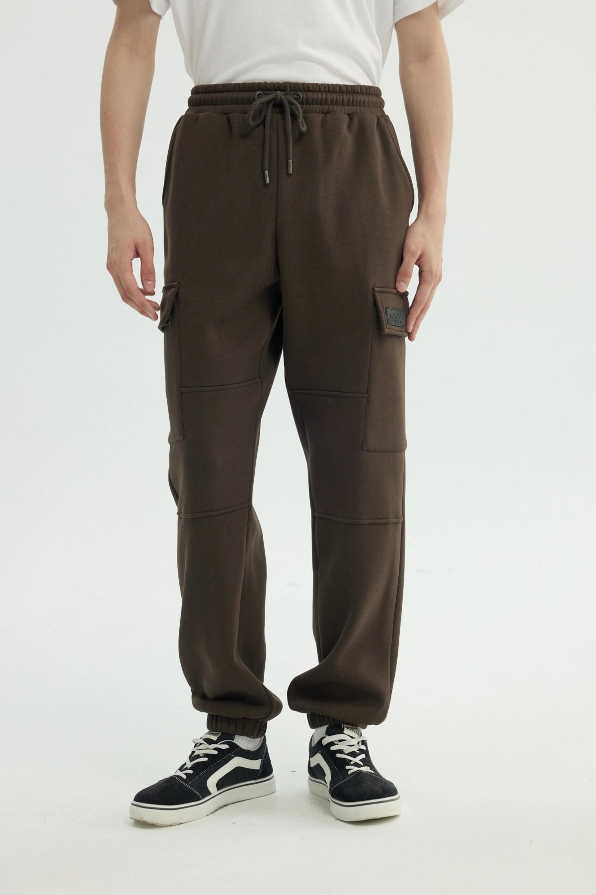 Pantalón Buzo Hombre Calce Recto Marron