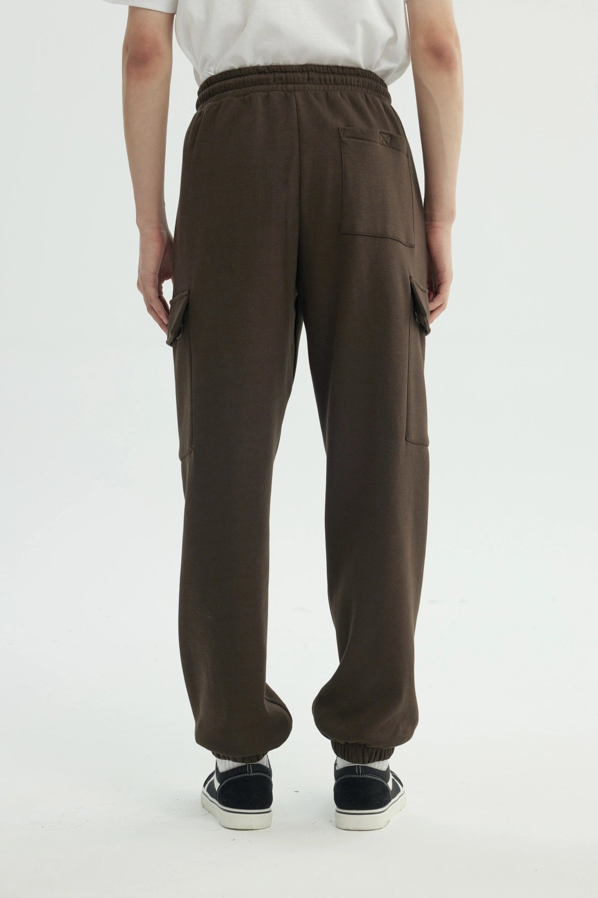 Pantalón Buzo Hombre Calce Recto Marron