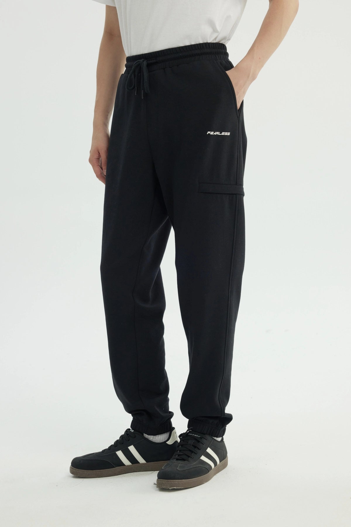 Pantalón Buzo Hombre Pitillo Negro