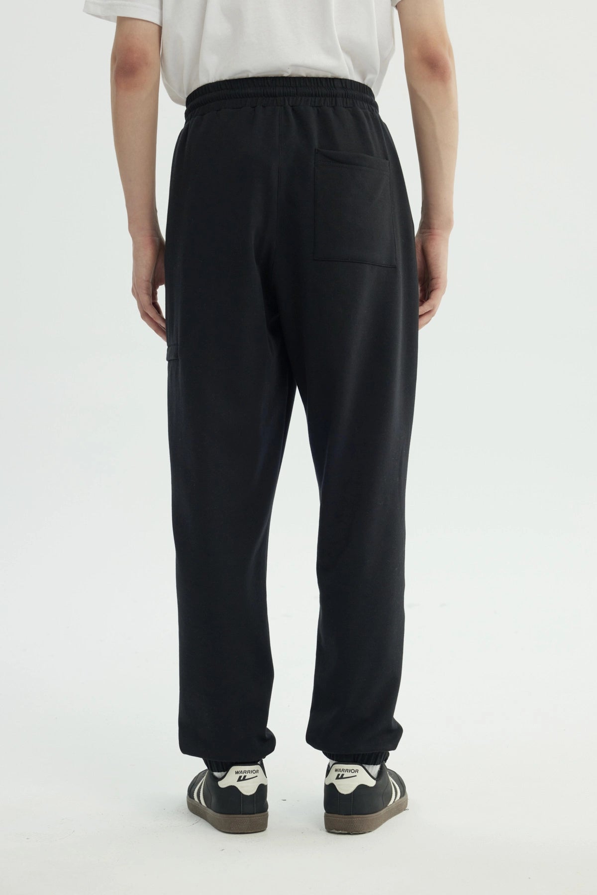 Pantalón Buzo Hombre Pitillo Negro