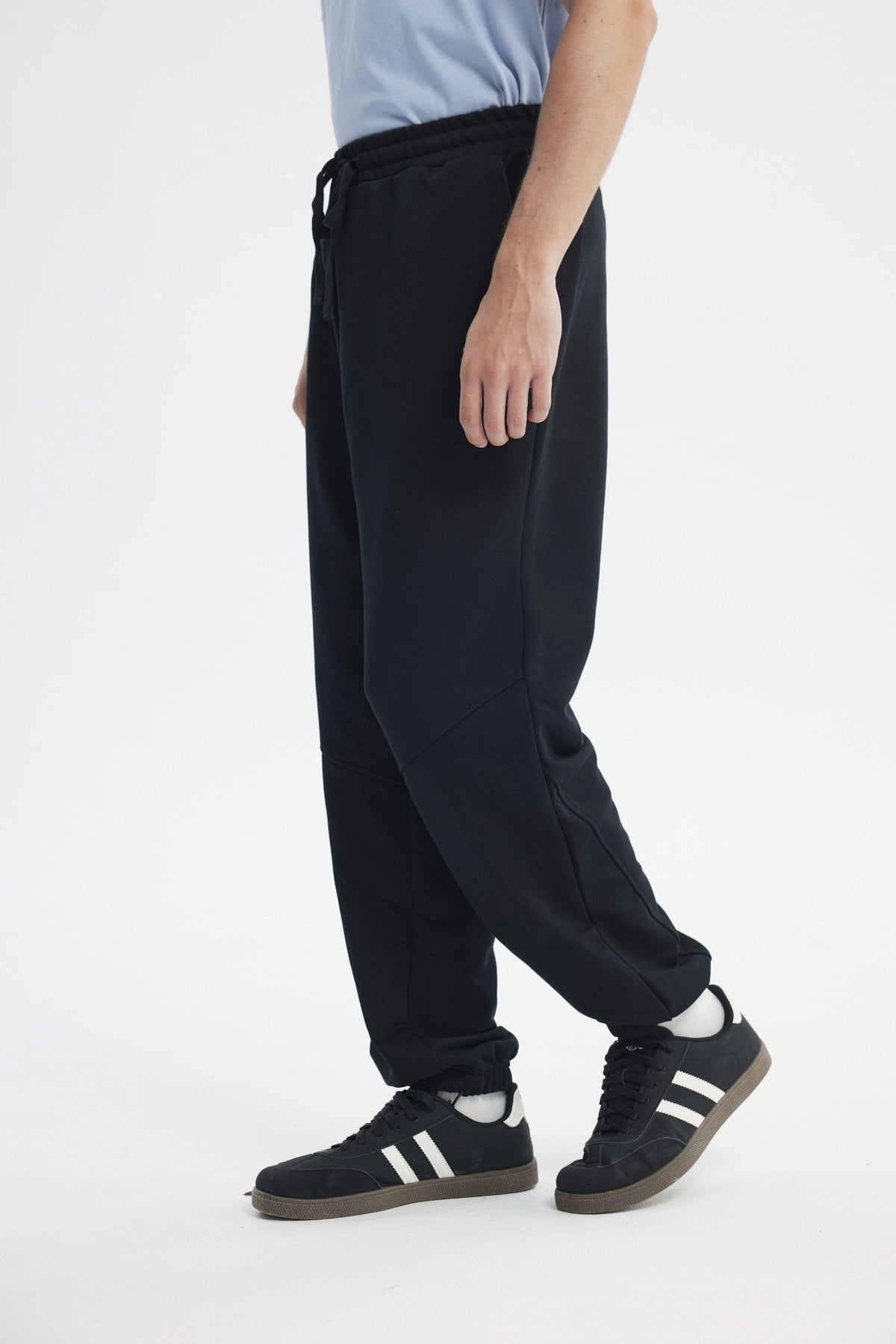 Pantalón Buzo Hombre Pitillo Negro